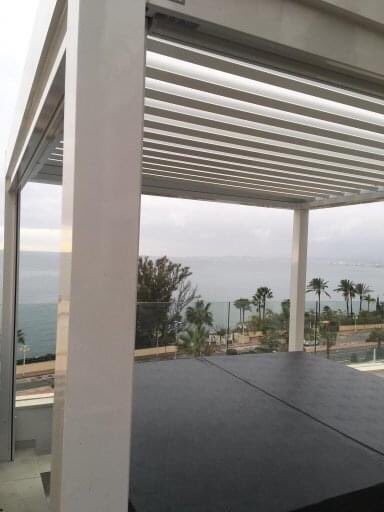 En cuanto a cubrir espacios útiles, sin duda, el #ProductoEstrella es la pérgola #bioclimática 📐🥇

#Reformas #Interiores #Exteriores #CarpinteríaMetálica #Aluminio #Murcia #Diseño #NuevaNormalidad