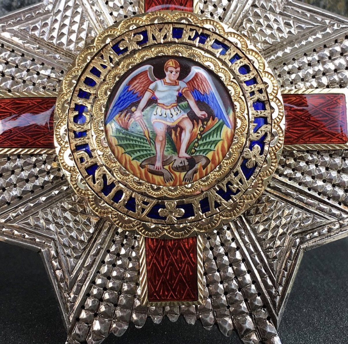 TracyAMEFReeve's tweet photo. Please take a moment to sign my petition to British Parliament to change this disgustingly racist image on the current KCMG medal....#racist #BlackLivesMatter #BLM #BlackLivesMatterUK #Parliament #kcgm #petition #racialinjustice https://t.co/XAaPpy2z4O https://t.co/3BfqwFRuAv