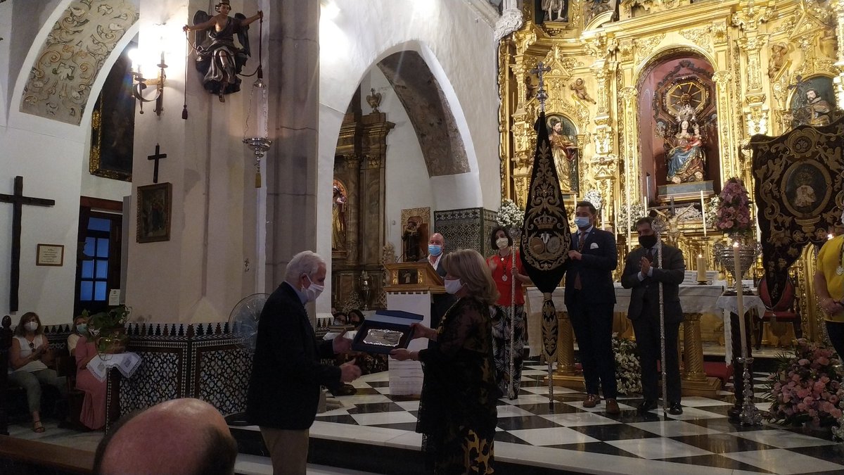 ENTREGA DE LOS DISTINTIVOS CONMEMORATIVOS A LOS HERMANOS CUMPLEN 75 AÑOS EN EL SENO DE LA HERMANDAD. 

N. H. D. Diego Cano Márquez
