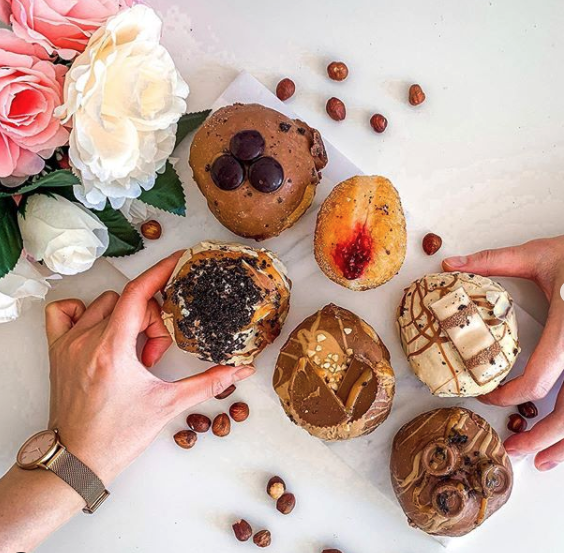 jojoandandy's tweet photo. BRIOCHE DOUGHNUTS on the menu - find out where to get it from our Instagram @jojoeatslondon
#Doughnuts  #LondonFoodie #LondonBlogger #Nutella #Biscoff #Caramel #SweetTooth #SweetLovers #Donuts   #giveaway2020 #lockdownfood #swettooth #dessertlover #oreo #chocolate #kinder https://t.co/U37F3pswPl
