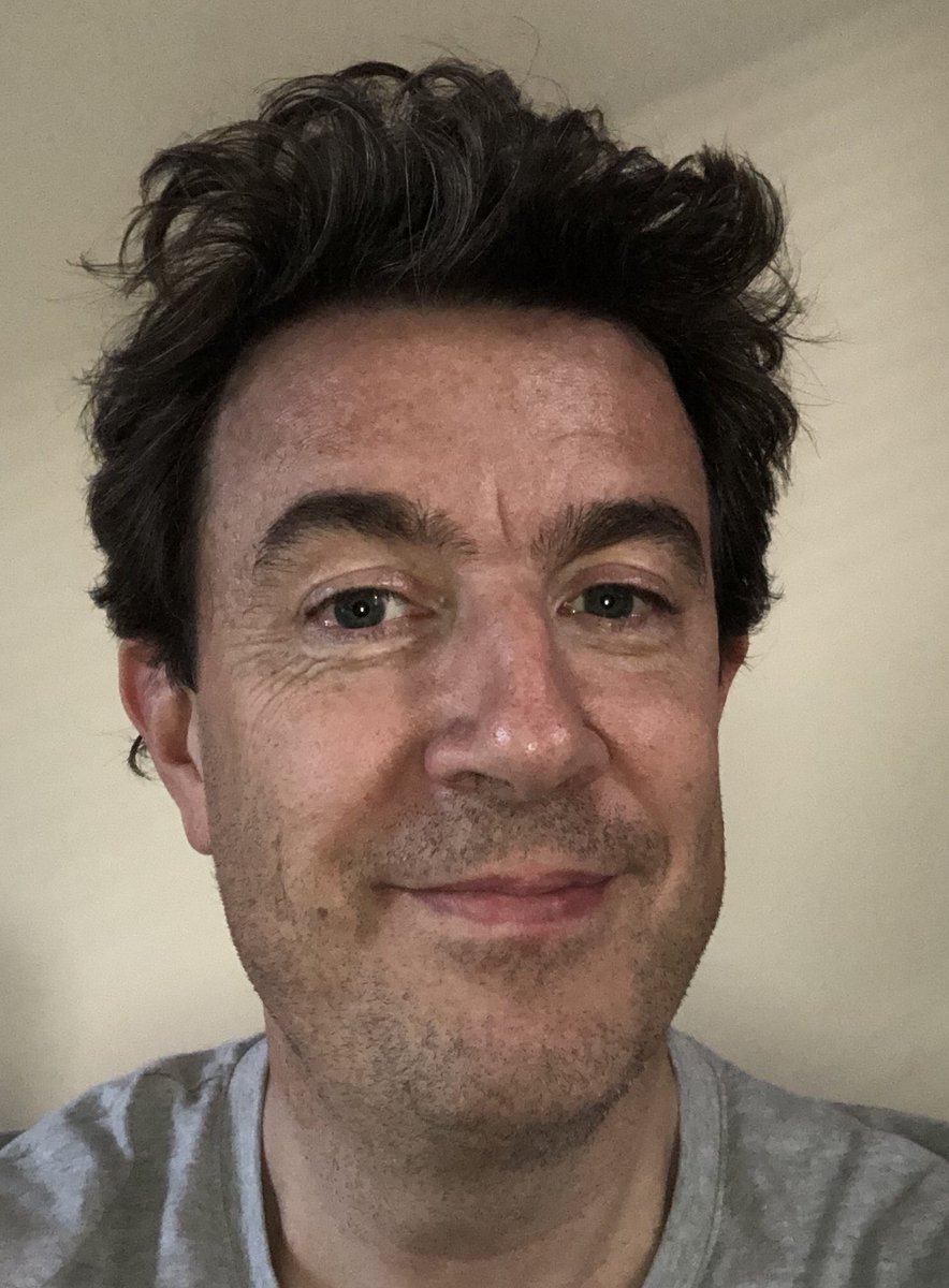 corio_FS1's tweet image. Am wondering if #lockdown has made me  look slightly unhinged - with a slightly disturbing glint in my eye. These 2 photos are about two weeks before lockdown and yesterday. Feel like I am going for the whole #lockdownexperience - #haircutneeded.