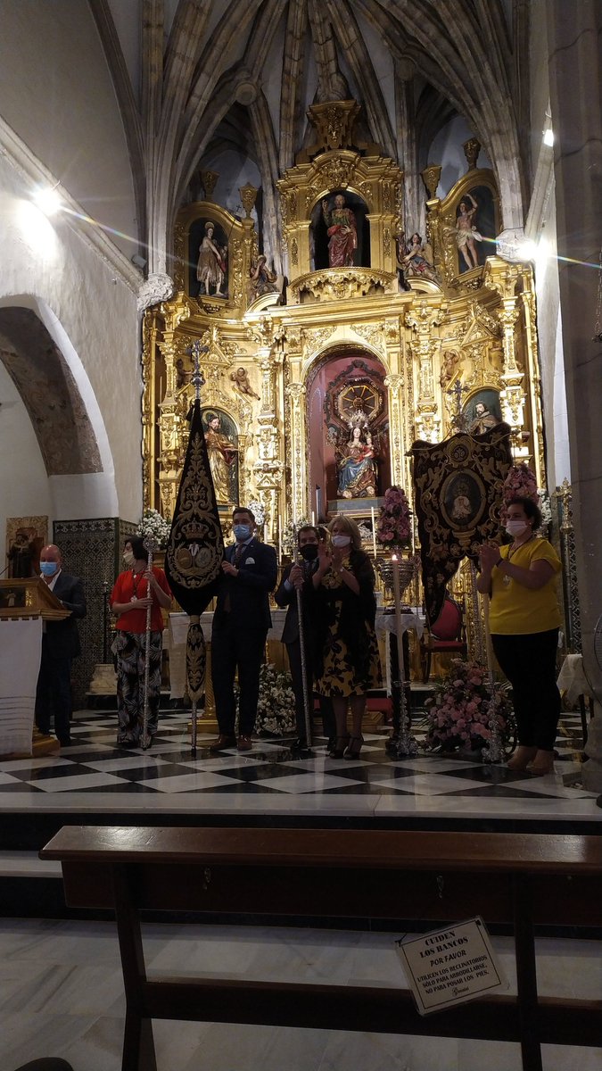 ENTREGA DE LOS DISTINTIVOS CONMEMORATIVOS A LOS HERMANOS CUMPLEN 75 AÑOS EN EL SENO DE LA HERMANDAD. 

N. H. D. Manuel Arauz Márquez 

Entregada esta mañana en su casa debido a su imposibilidad para poder asistir