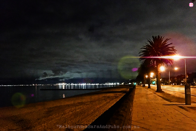 Melb_bars_pubs's tweet photo. Even on a cold winter's night, Melbourne beaches have ๐๐๐๐ฎ๐ญ๐ฒ.
#RugUpAndRun #MelbourneBeaches #WinterSolstice https://t.co/uESpSig906