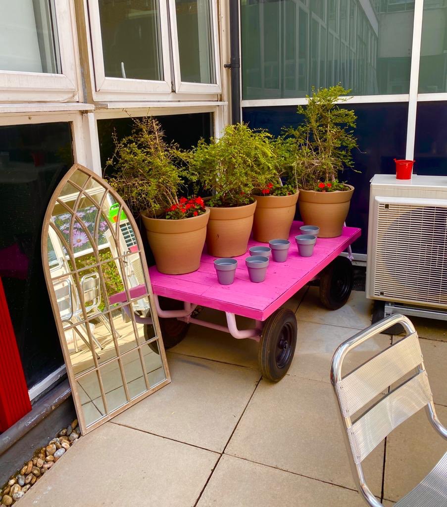 Imperial_EM's tweet photo. Our belief is that #Wellbeing for our team isn’t window dressing but bricks &amp; mortar: tangible differences to working lives. In 2020 we’ve improved

Rotas 
Education
Junior Dr engagement
High-spec refurb of rest &amp; teaching spaces

Now Charing Cross ED has built a garden:  E-DEN https://t.co/E9wQzcuq5O