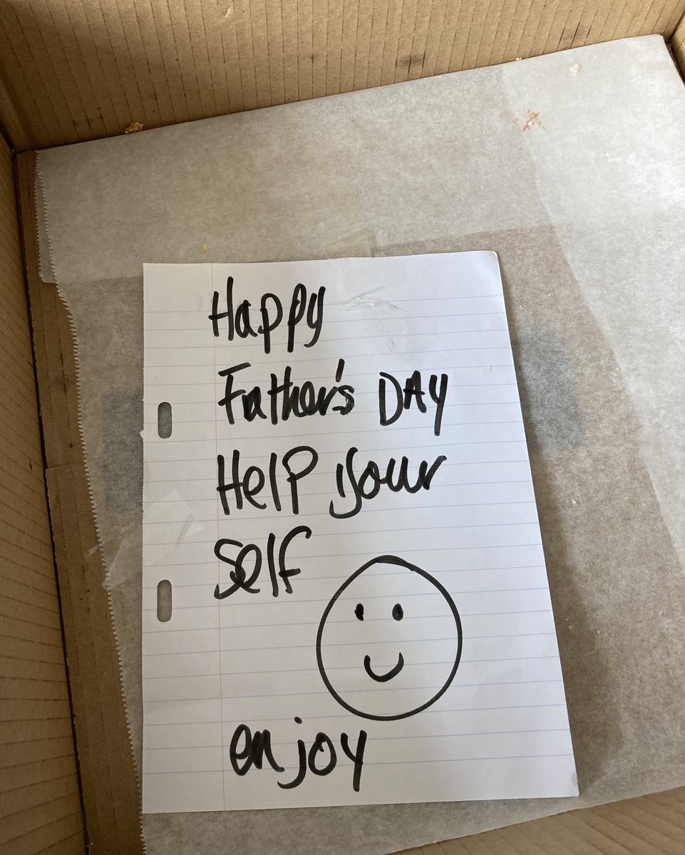 Yesterday the gents in the #darlington market got free...fresh cakes 🧁scones and crusty bread 🍞sandwiches!🥪
Never lasted long 👍#happy Father’s Day