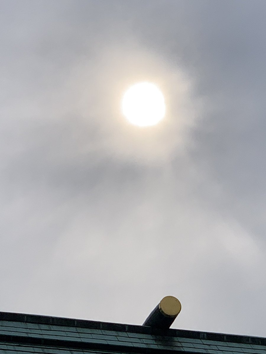 get764's tweet photo. Maybe I saw #Partial solar eclipse. https://t.co/fc9GNyqSOw