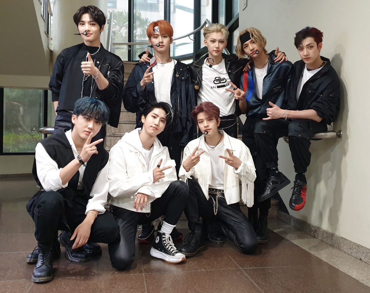Lifeat oi stray kids. Группа Stray Kids. Группа Stray Kids 2021. Группа Stray Kids 2020. K-Pop группа Stray Kids