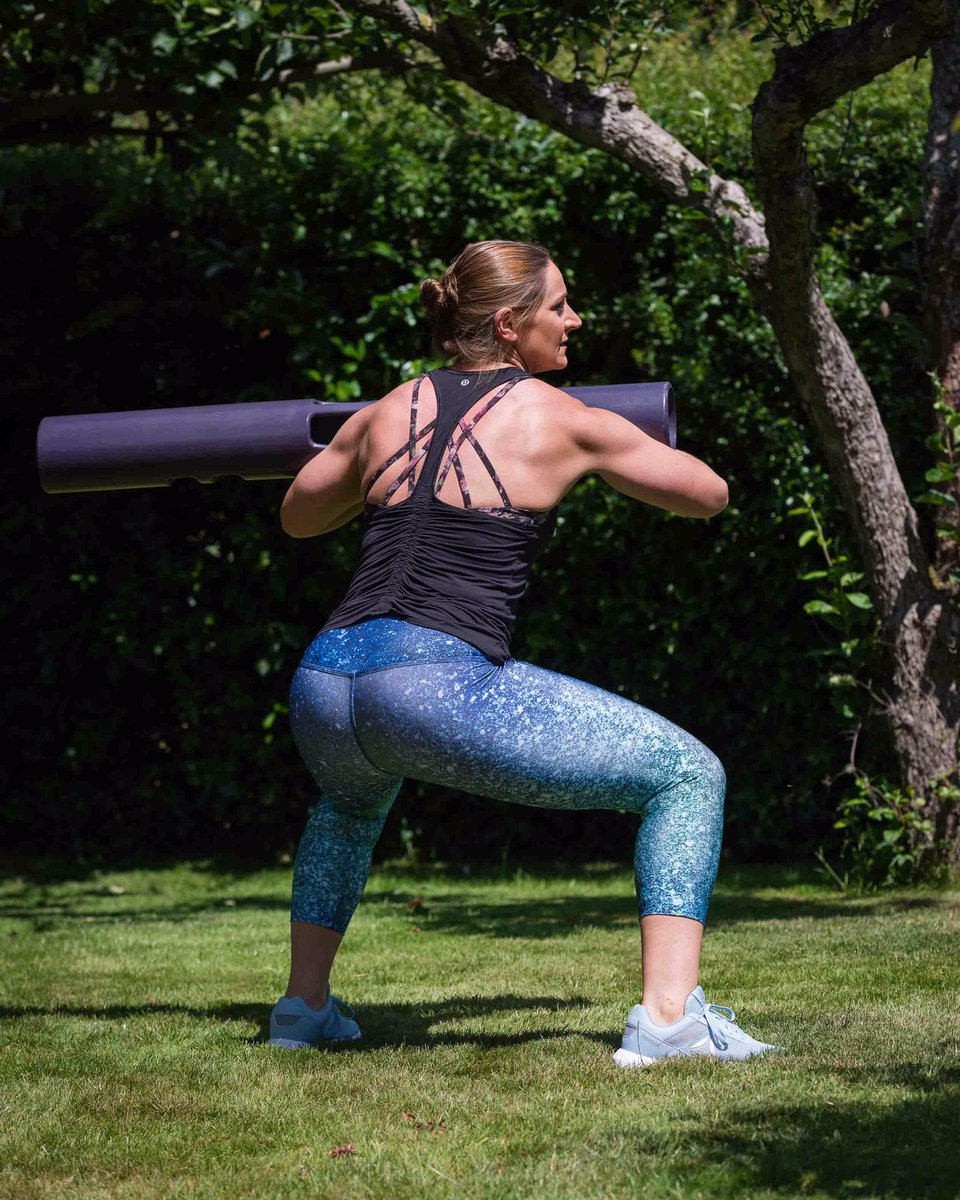 AllyForemanPT's tweet photo. Had a fab socially distant photo shoot with @ChanondeValois for work shots! Do you think she caught my best side?! #FitnessMotivation #FitnessModel #fitnessphotography #fitnessgirl #personaltrainer #viprpro https://t.co/cPvbpO5uMs