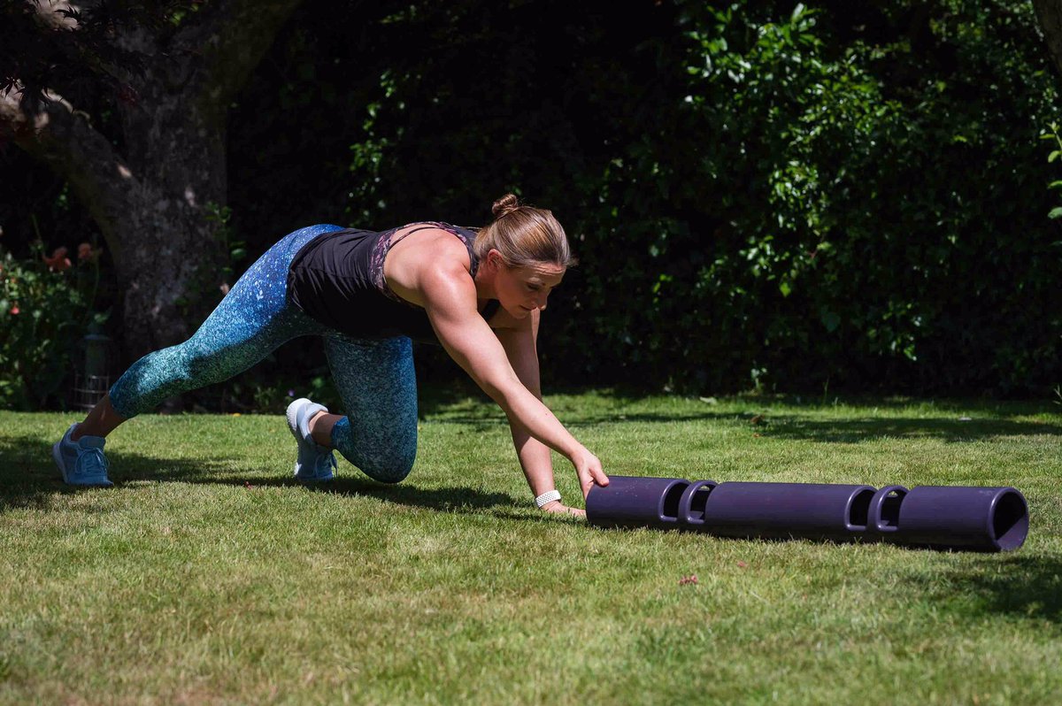 AllyForemanPT's tweet photo. Had a fab socially distant photo shoot with @ChanondeValois for work shots! Do you think she caught my best side?! #FitnessMotivation #FitnessModel #fitnessphotography #fitnessgirl #personaltrainer #viprpro https://t.co/cPvbpO5uMs