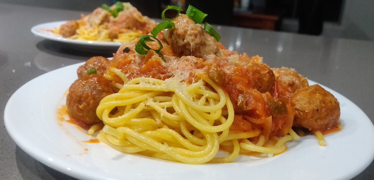 AyushShr_'s tweet photo. Spaghetti and Meatballs this weekend, though i cheated in this particular dish as the meatballs are from IKEA but I did learn to make a good sauce out of dice tomatoes, salt &amp; pepper, garlic paste and onion.

#MARK920 #Spaghettiandmeatballs #IKEAmeatballsisthebestmeatball https://t.co/ZRYqZZ8EiC