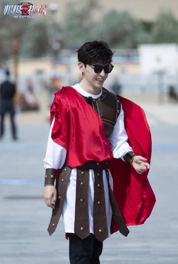 Ameeramy6gmail1's tweet image. Tonight, Oriental Satellite TV 21:00 "Golden Sericulture Central Bureau", along with #邓伦 walked into the Silk Road, feeling the style of Chinese civilization.#Gofightings6 #Limitchallenge #denglun 
#邓伦