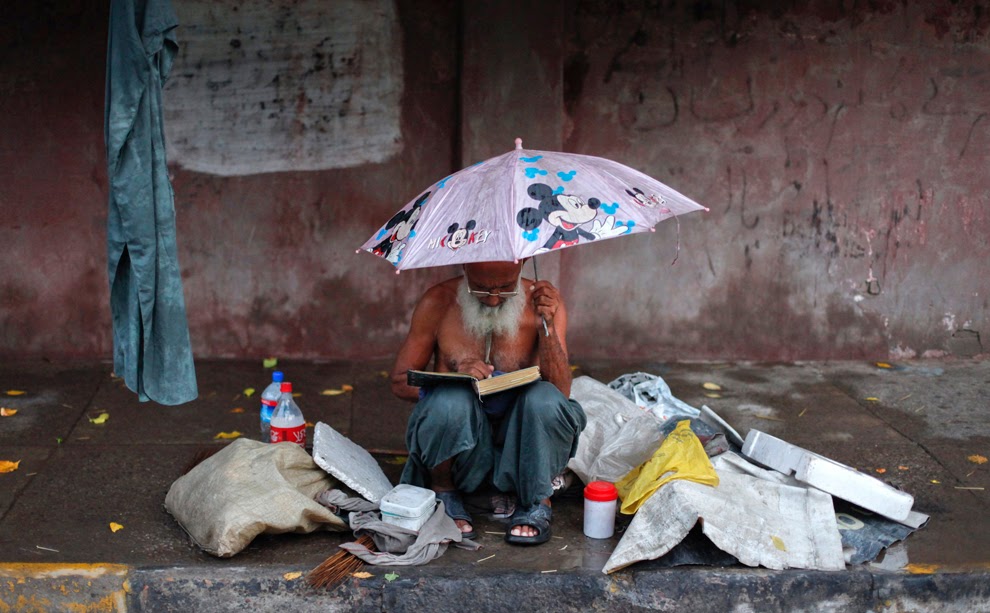 "لا تجعل ثيابك أغلى شيء فيك.. حتى لا تجد نفسك يومًا أرخص ممّا ترتدي"

جبران خليل جبران