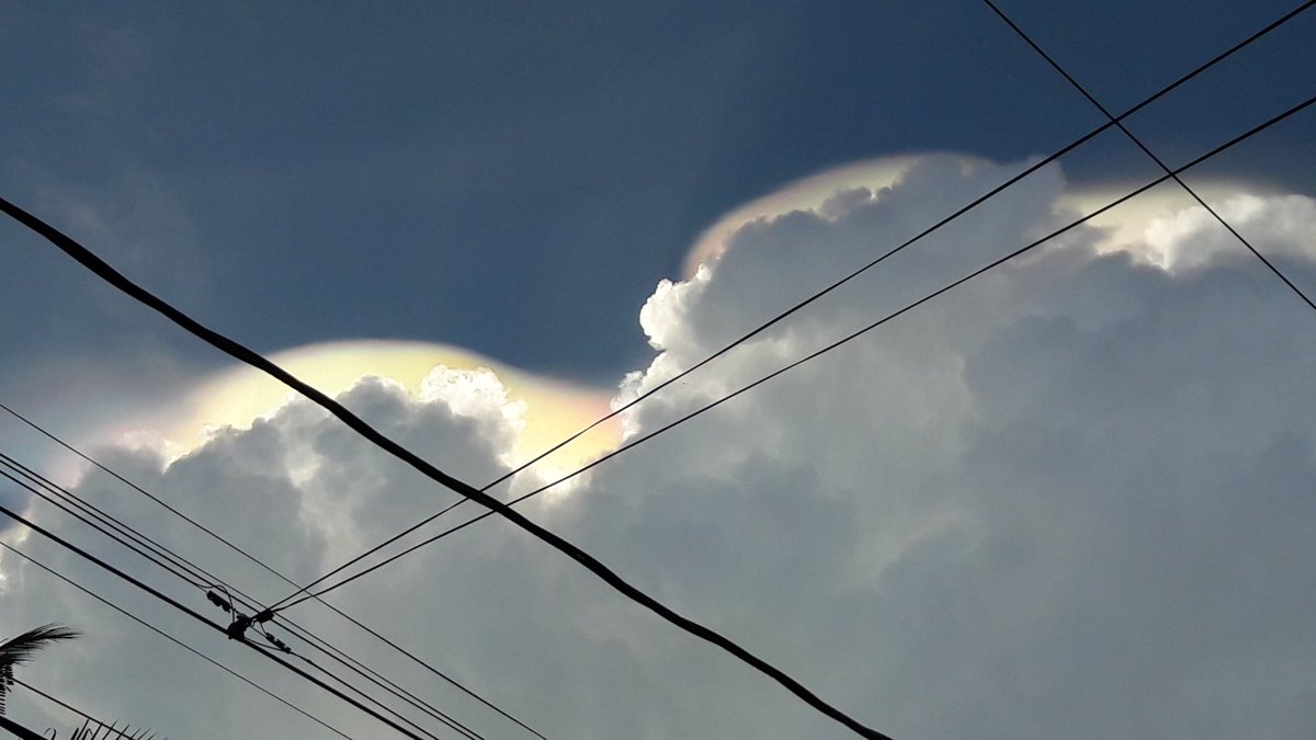 Roblox_son113's tweet image. Weird Cloud Rainbow🤔
