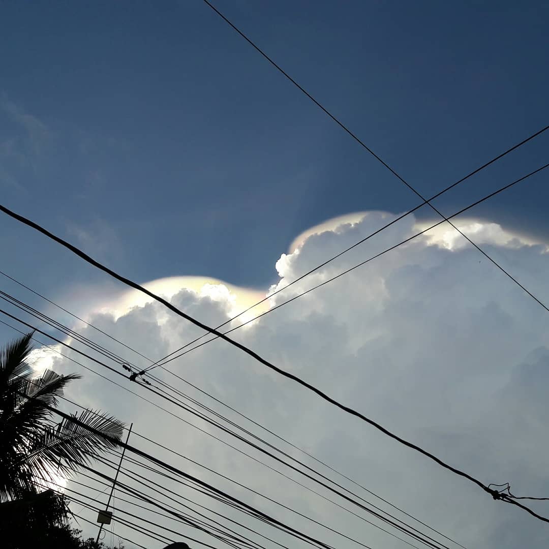 Roblox_son113's tweet image. Weird Cloud Rainbow🤔