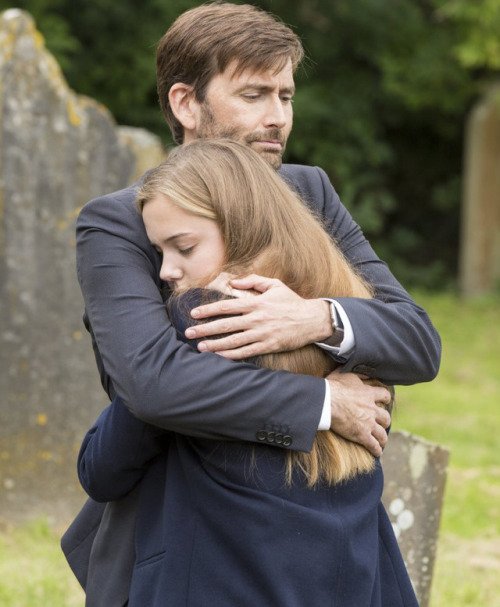 sadagathe's tweet photo. pov your dad is alec hardy and he gives you a hug https://t.co/KKLw7XTAiF