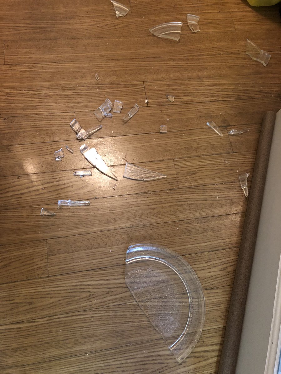 吉原ゆうか Yuka 電子レンジの天板を落として割ってしまいました このままではレンジが使えないので 天板の代わりになる物をリプにて募集します 大喜利スタート 片付けるのめんどくさぁ