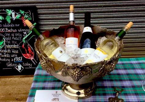 English #wine production sparkles - growing on this success 8% of wine is exported to 40+ countries.  
UK has 658 commercial vineyards.
Of the annual production 69% is sparkling &amp; 31% still. 
Support your local vineyards <a href="/tuffonhall/">@tuffonhall</a> <a href="/weststreetwine/">West Street Vineyard</a> across #Braintree District.