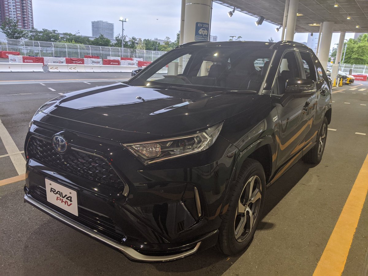 よっしーーーーー Rav4 Phv 良い点 カッコいい 恐ろしく速い 燃費が馬鹿良い 荷室広い 悪い点 高い 今乗ってる車の2倍くらいする 結論 高すぎて買えない いい車を探す