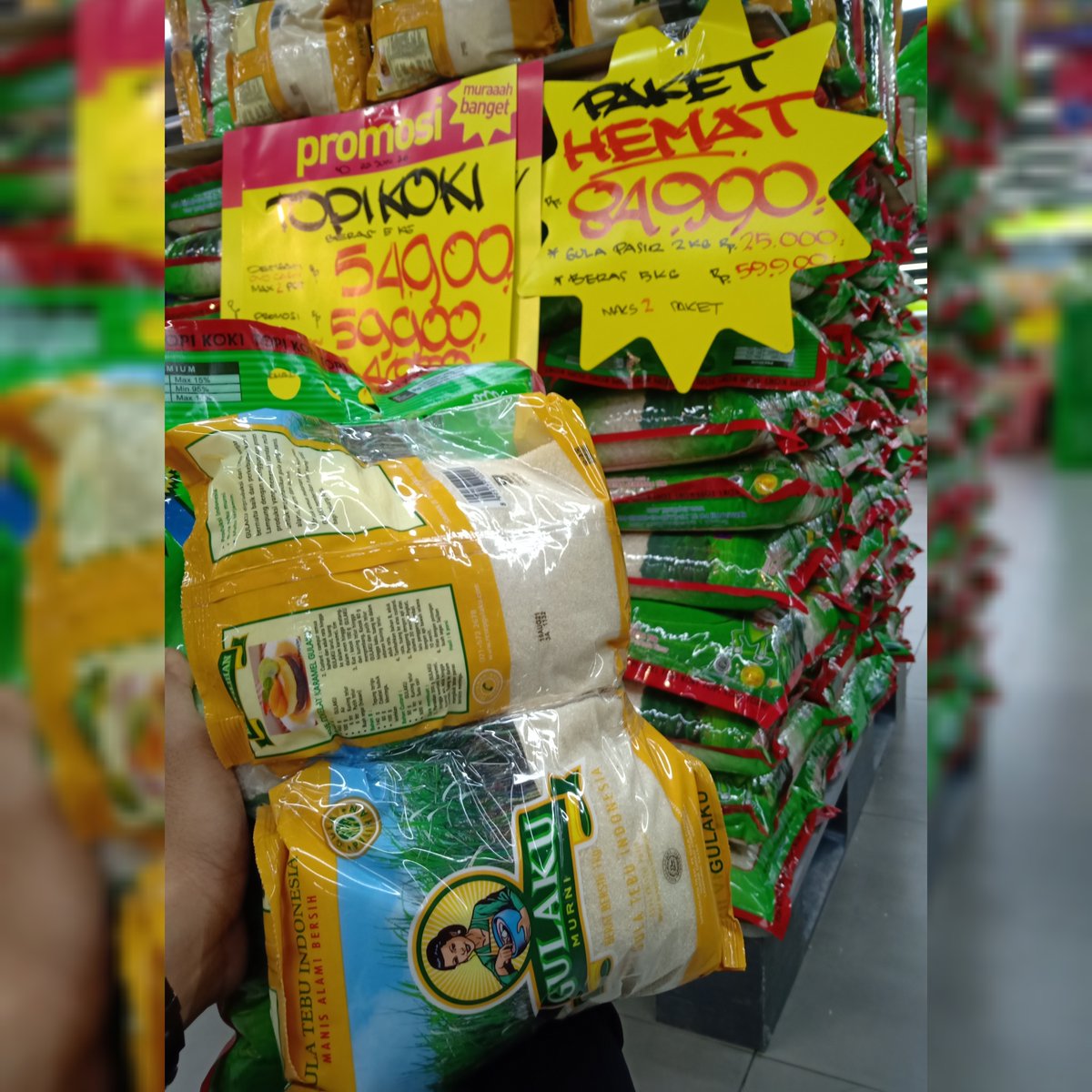HypermartP's tweet image. Hay Pelanggan setia hypermart Pakuwon Surabaya

Paket Hemat untuk anda
Gula pasir Gulaku 2 kg
Banded dengan Beras Topi Koki 5 Kg Hanya dengan harga Rp 84.990 saja

Anda bisa Belanja dari rumah cukup Chat &amp;amp; Shop di WA kami 0878 6220 2532 langsung kami antar ke rumah