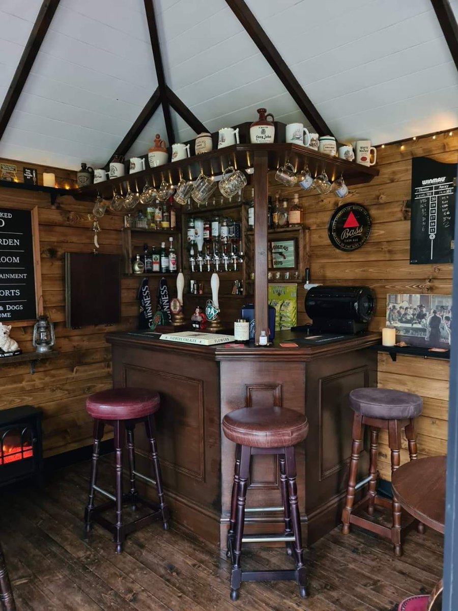WOW. Una coppia dello Yorkshire, durante il lockdown ha costruito un mini pub nel proprio giardino. 😍👏🏻