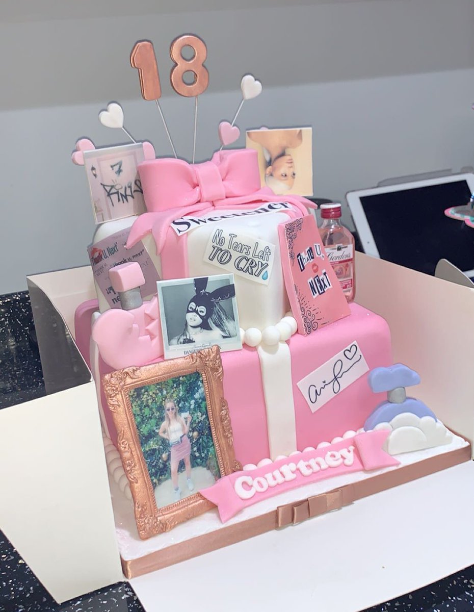 onlybocaa's tweet photo. i never posted the cake properly so here you go https://t.co/hSFzqOoccn