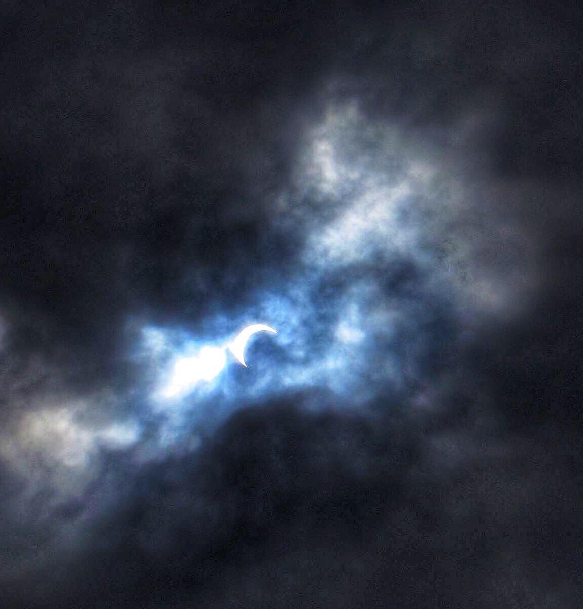 travellwithamit's tweet photo. Because of heavy Rain and Clouds .. eclipse seen for just for few seconds @ Guwahati Assam #soloreclipse #Guwahati #assam @guwahatiplus @guwahaticity #sun #moon #21stJuneSolarEclipseDosAndDonts #SolarEclipse2020 #solareclipseindia #solareclipse #northeast #india #northeastindia https://t.co/BhNOvKrhQ0