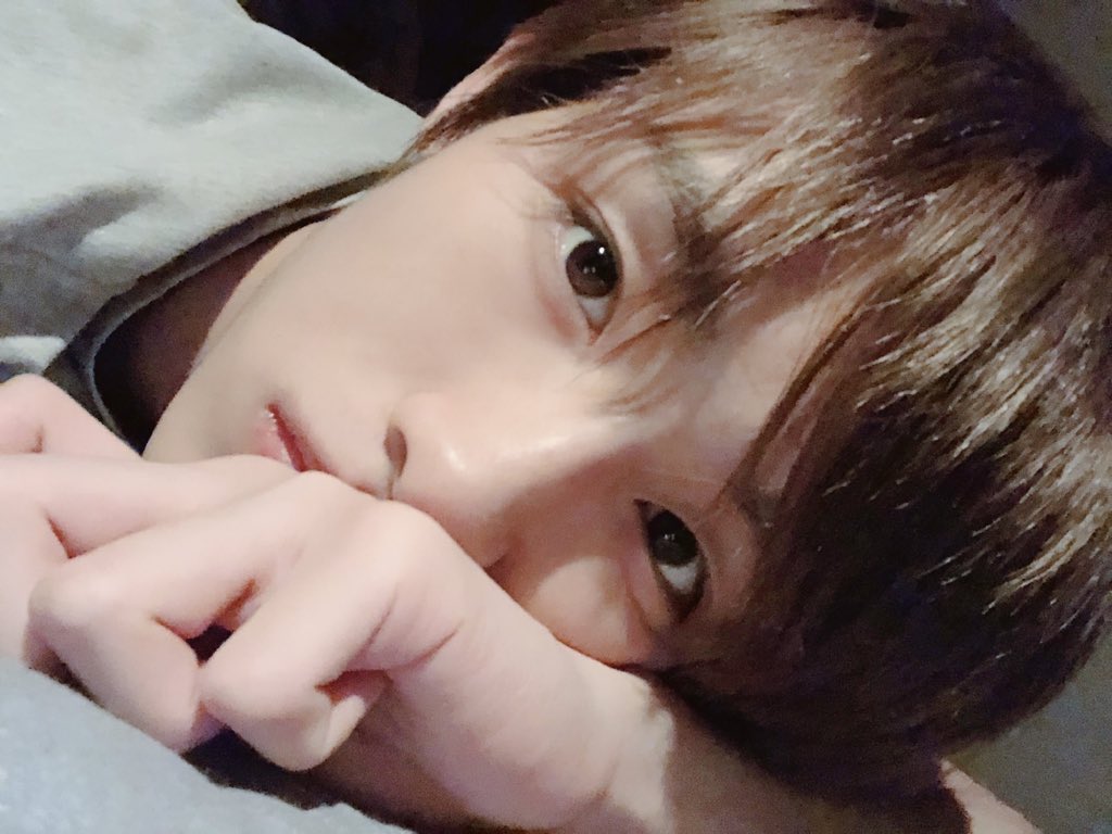 이유로 tweet media