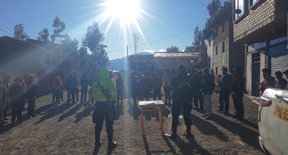 peru21noticias's tweet photo. ➡️Antenas #5G: #COVID en la web y el virus de la desinformación https://t.co/xvLlpG4J4L

Por: Juan Calderón Baiocchi (@CalderonBJuan) https://t.co/JmNrTFUekA