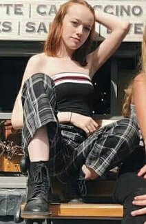 i remember wanting to buy pants like this just bc amybeth wore them jdjejfjs