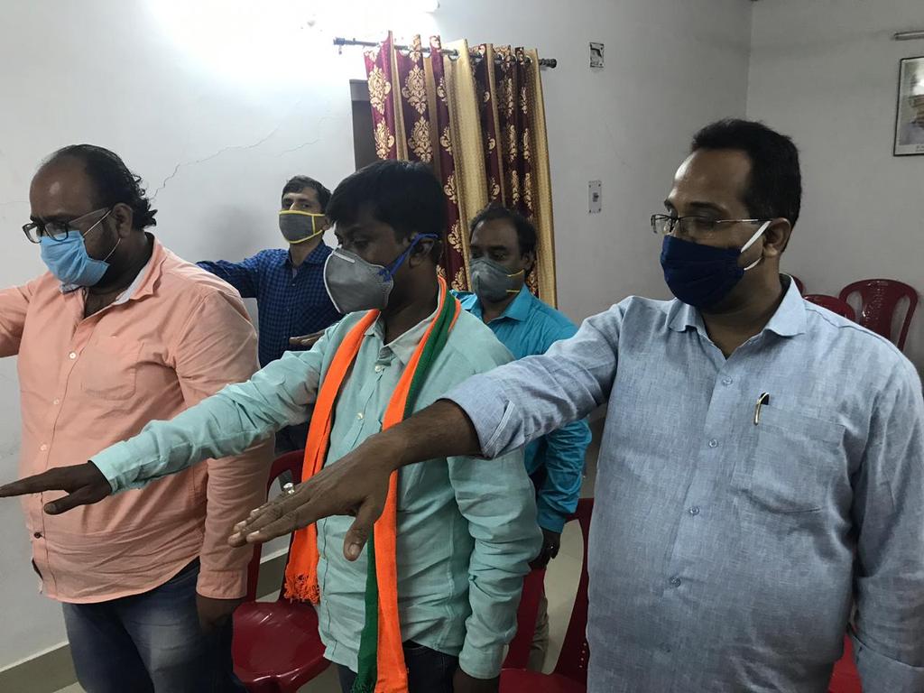 dineshjsrbjp's tweet photo. #जनसंवाद_रैली_झारखंड
#मुख्यवक्ता_केंद्रीय_मंत्री_धर्मेंद्रप्रधान
भाजपा जमशेदपुर महानगर के 28 मंडलो के हजारों कार्यकर्ताओ ने वर्चुअल रैली में किया शिरकत।
@BJP4Jharkhand @dasraghubar @yourBabulal @dprakashbjp @idharampalsingh https://t.co/wofzFvjeeC