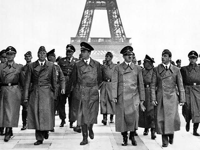 CUALIDADES_D's tweet photo. En el marco de la Segunda Guerra Mundial, Francia se rinde ante Alemania en junio de 1940. https://t.co/gsVnfs60L5