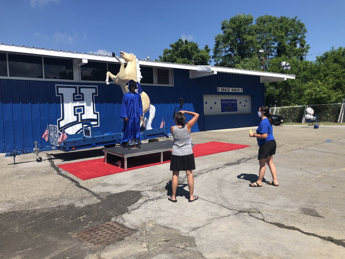 HhdsSchools's tweet photo. @HHSclassof_2020 #raiderpride #drivethroughgraduation https://t.co/9nERn7b1SJ