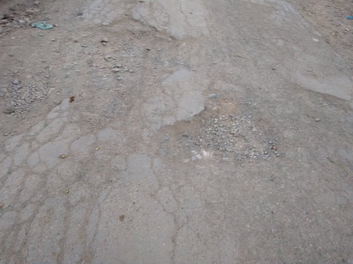 ArAltafAhmad119's tweet photo. @DrGnitoo I'm really sorry to say that the district administration can't make the condition of Sopore to #duroo and #botingoo to #Tujjersharief road comfortable to travel nor for pedestrians,these roads totally expose the development of your district, https://t.co/I8q2WbN6EX