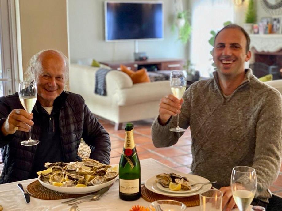 BlakesFineFoods's tweet photo. Oysters &amp; Moet on a Sunday , celebrating all our dads on Fathers Day. 🥂🍾💙

#blakesfinefoods #oysters #shopnow #happyfathersday #dads #celebrating #sundayvibes https://t.co/lOp0CimHWP