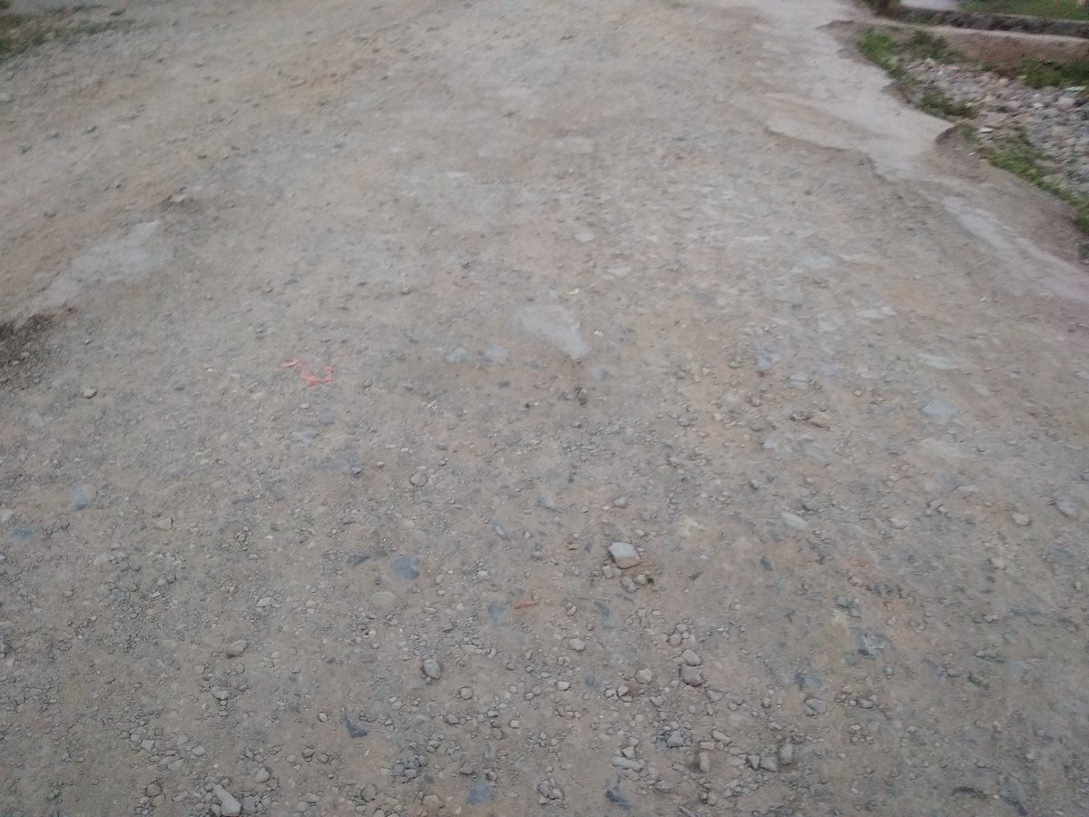 ArAltafAhmad119's tweet photo. @DrGnitoo I'm really sorry to say that the district administration can't make the condition of Sopore to #duroo and #botingoo to #Tujjersharief road comfortable to travel nor for pedestrians,these roads totally expose the development of your district, https://t.co/I8q2WbN6EX