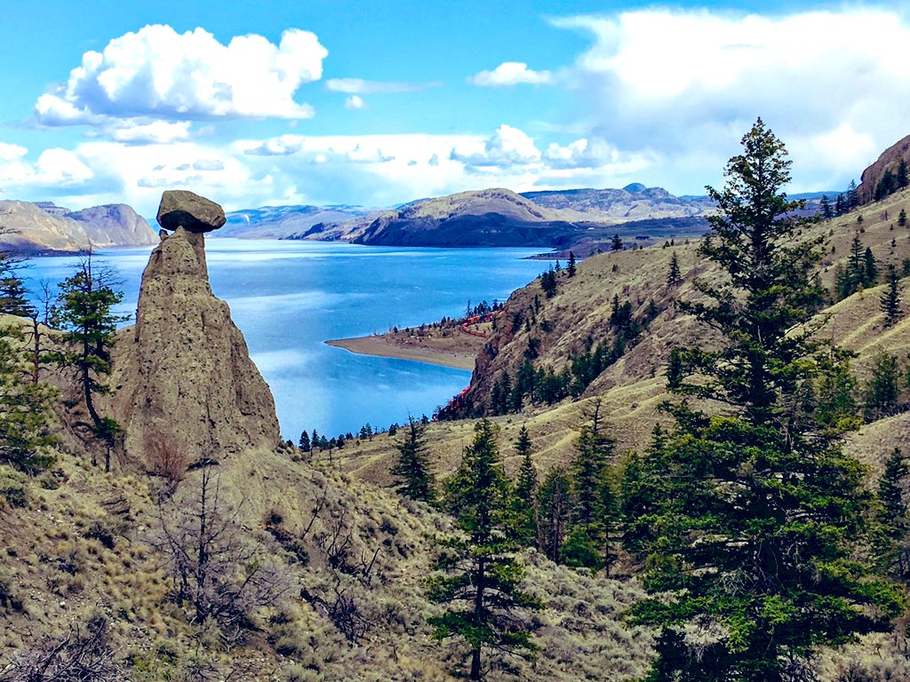 Putsky88's tweet photo. Well aren’t we fortunate we get to #staycation in the most beautiful province in the most majestic (and safe) country in the world..🌎 🙏 #Kamloops #explorebc https://t.co/d9ZCKjnXLj