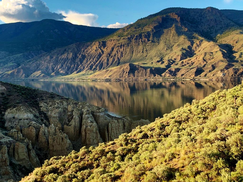 Putsky88's tweet photo. Well aren’t we fortunate we get to #staycation in the most beautiful province in the most majestic (and safe) country in the world..🌎 🙏 #Kamloops #explorebc https://t.co/d9ZCKjnXLj
