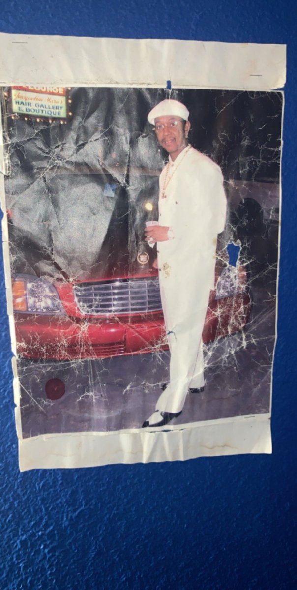 underratedd__'s tweet photo. 19 years ago your death made me turn into a savage . I live everyday for you pops !! Happy father Day ! 💙 #restpops #HappyFatherDay https://t.co/mT5NQ0e9pg