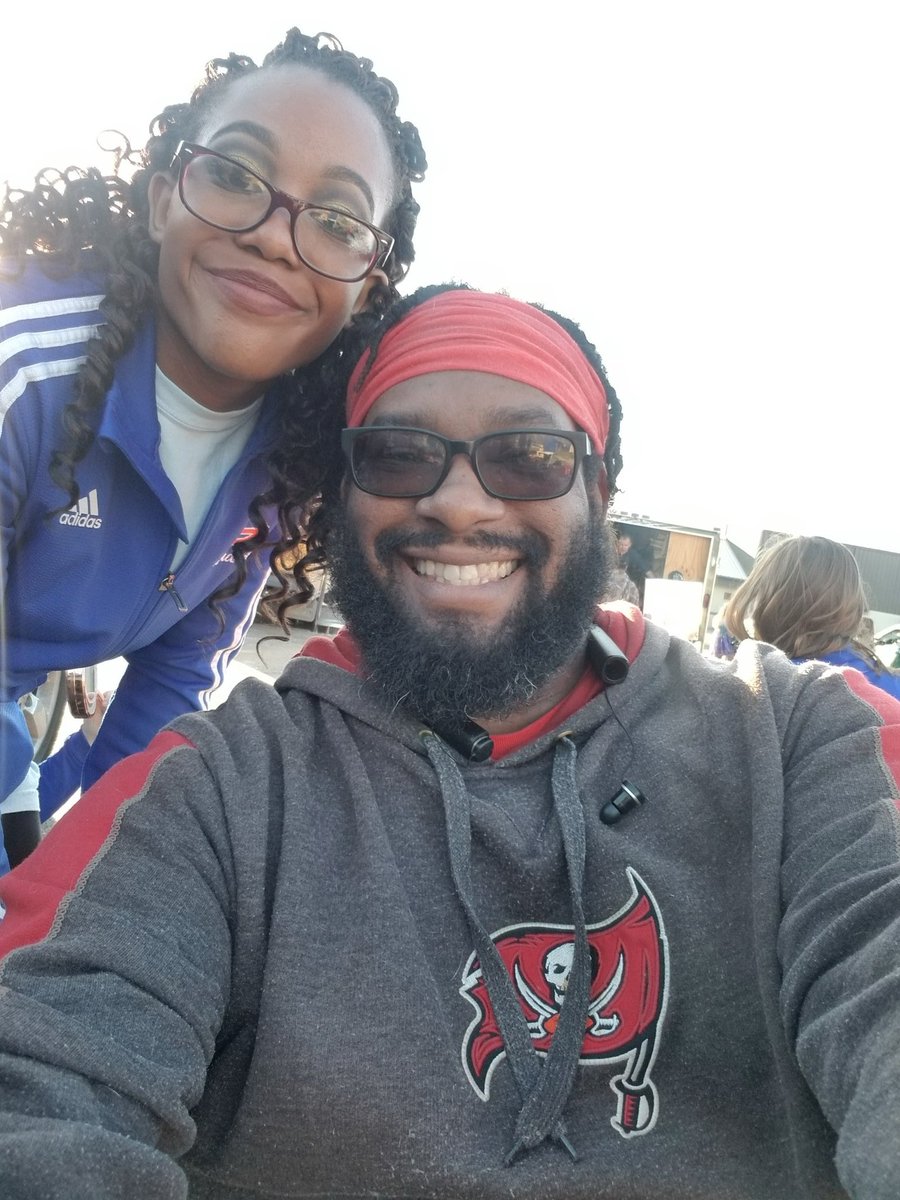 Capt_Ingenuity's tweet photo. @celebrityhottub Work 40+ hours a week as a child Therapist to support this young lady
Then, spent my Friday nights at football games while she was in Band.
Then, my Saturdays for Indoor Guard
Lastly, basically be adopted by 3 of her friends as their "dad " #GirlDad #ColorGuardDad https://t.co/2IlpLNIook