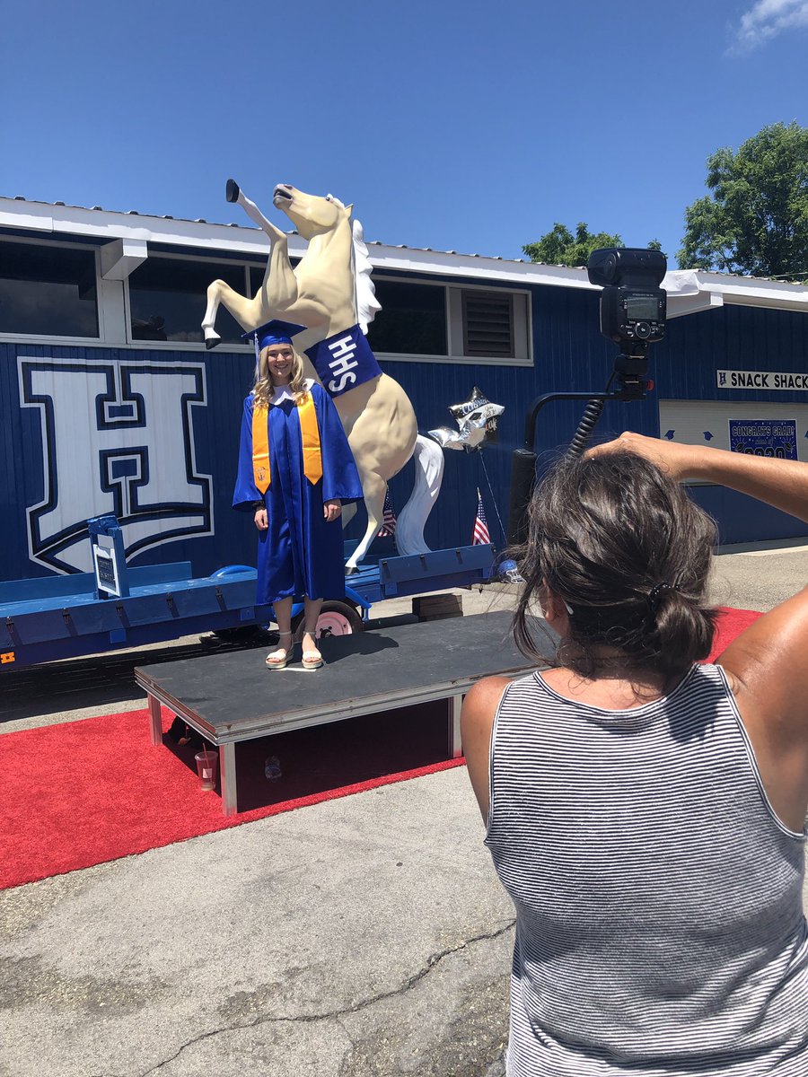 HhdsSchools's tweet photo. @HHSclassof_2020 #raiderpride #drivethroughgraduation https://t.co/9nERn7b1SJ