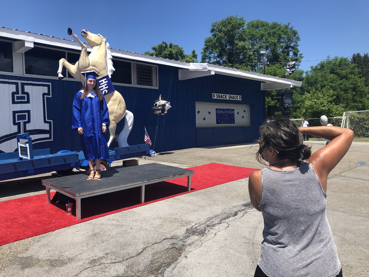 HhdsSchools's tweet photo. @HHSclassof_2020 #raiderpride #drivethroughgraduation https://t.co/9nERn7b1SJ