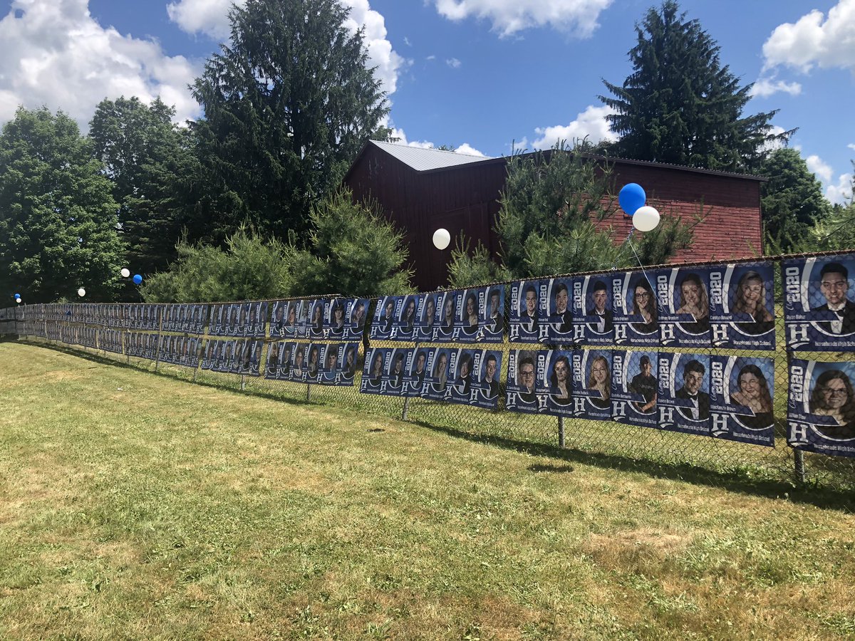 HhdsSchools's tweet photo. @HHSclassof_2020 #drivethroughgraduation #raiderpride https://t.co/VTyPGafK9z