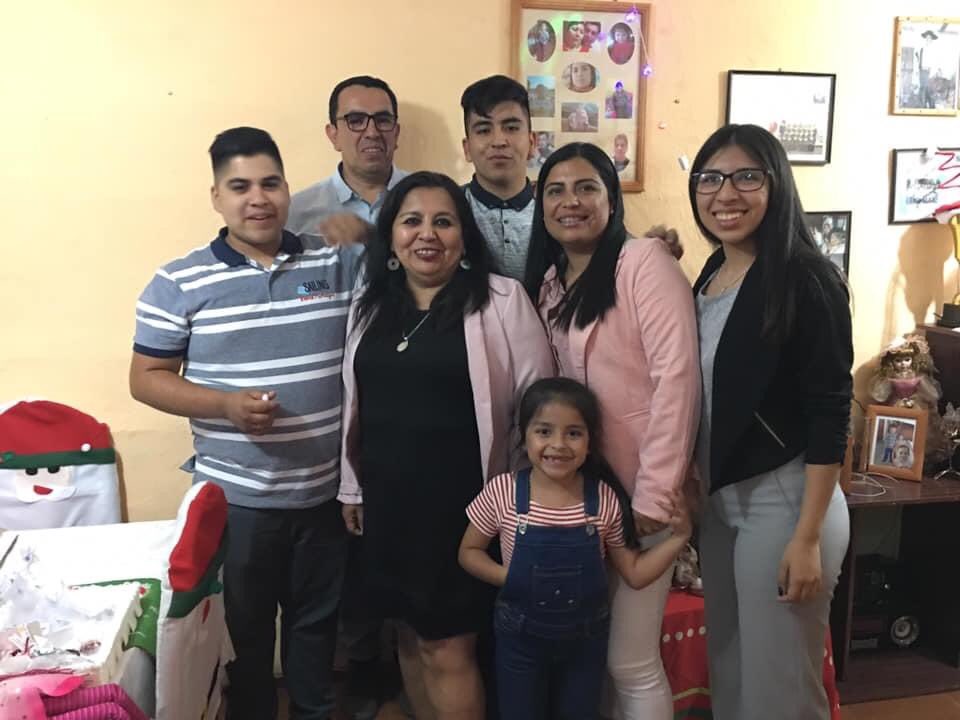 liby68768388's tweet photo. @TVN Feliz día papá, Papy Titin, tus hijos y nietos https://t.co/5hUv9fydZD
