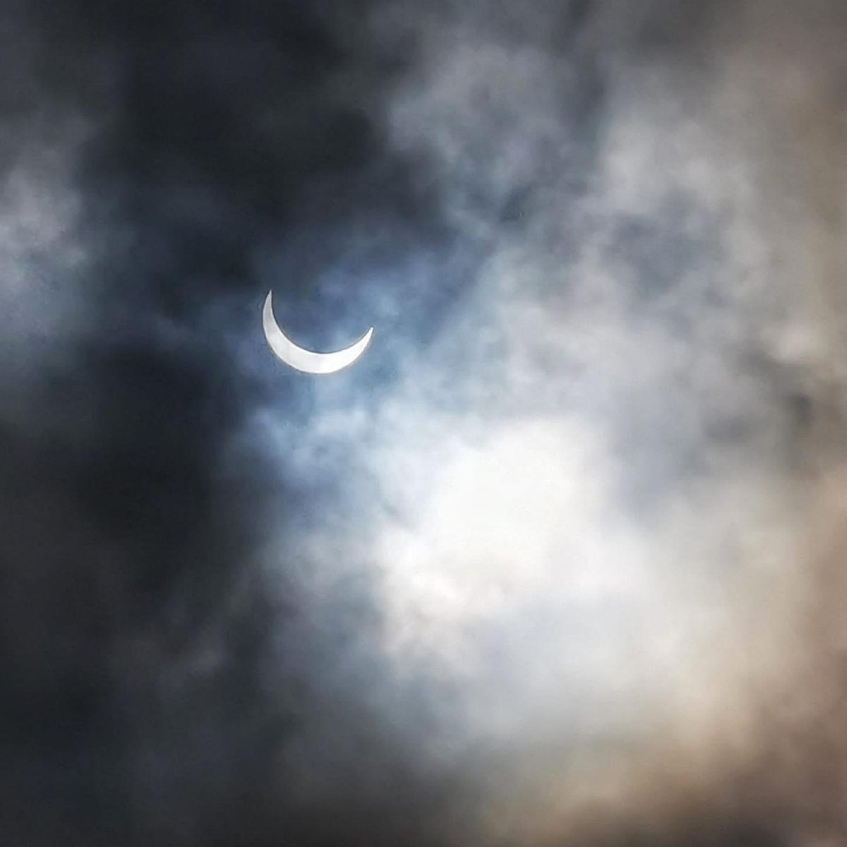 helene_wpli's tweet photo. Solar eclipse captured in Hong Kong! 
#SolarEclipse2020 #RingOfFire 
Amazing Nature #SundayThoughts 

@alvinfoo @andi_staub @rwang0 @SpirosMargaris @jblefevre60 @UrsBolt @psb_dc @guzmand @chboursin @digitalcloudgal @JolaBurnett @DrJDrooghaag @AdamRogers2030 @nigelwalsh https://t.co/awlq1bGw7v
