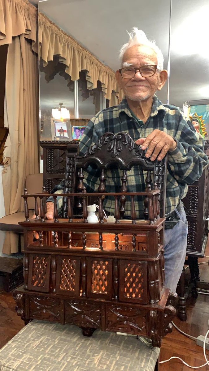 ElianaCarlin's tweet photo. Ayer llegó a mi casa esta maravilla que hace a mano el señor Eugenio. 💖 Un balconcito tradicional de mi Lima bonita, hecho a mano. 🙏🏾 https://t.co/KOnw9TT8Ip