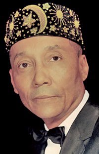 MosqueMaryam's tweet photo. “Not only is it Father’s Day but it is also my birthday. So I thank Allah for my mother and my father, The Honorable Elijah Muhammad and Mother Tynetta Muhammad!”—- @minishmael #NOISundays #fathersday2020 https://t.co/oDT1w1R3Ur