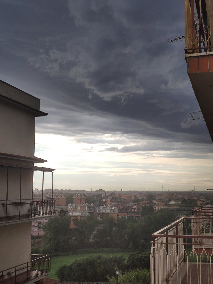 Alessioh_'s tweet image. Sincero hype per la fine del mondo #maya2020