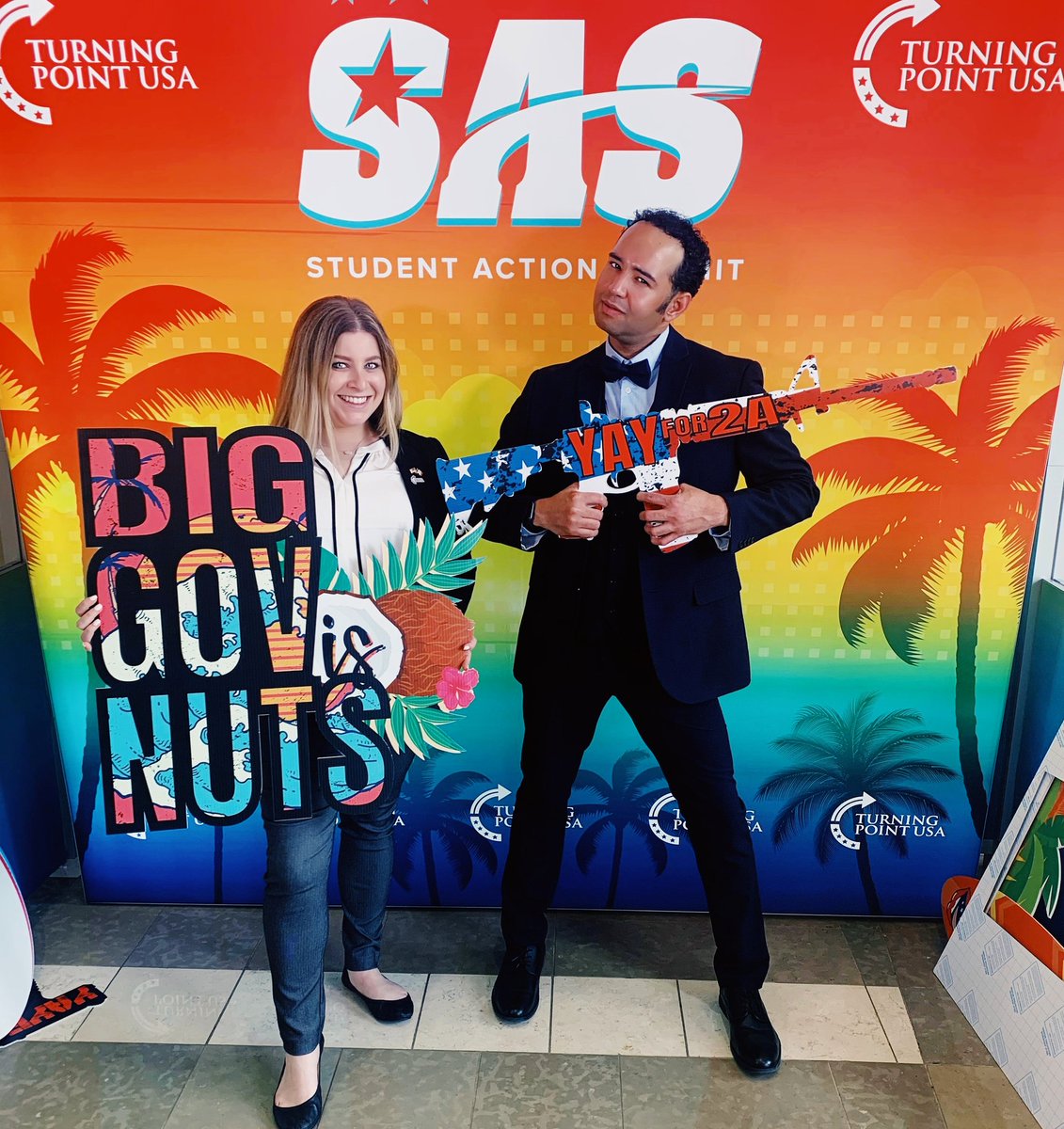 TPUSA's tweet photo. Big Government Is NUTS! #BigGovSucks #YayFor2A https://t.co/LSwxNdWtP8
