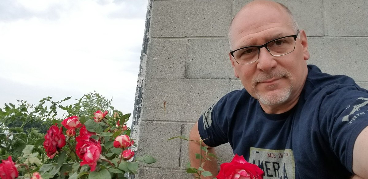 JoeStukenborg's tweet photo. Stop...smell the Rose's as they say. Be Grateful but don't you EVER settle...Now Go Fuc#%&amp;@ Dominate. 👊💯🔥🎯♥️ #TheFreedomFactor 
#SundayHolyGrail 
#BecomeObsessed https://t.co/fXAL6JKC20