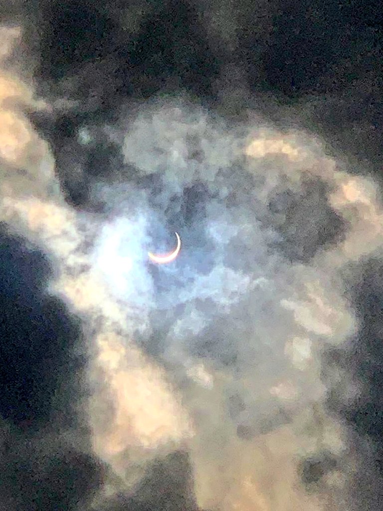 AnuAgar57265493's tweet photo. #Solar_Eclipse_2020 https://t.co/2SOV2r1yrE